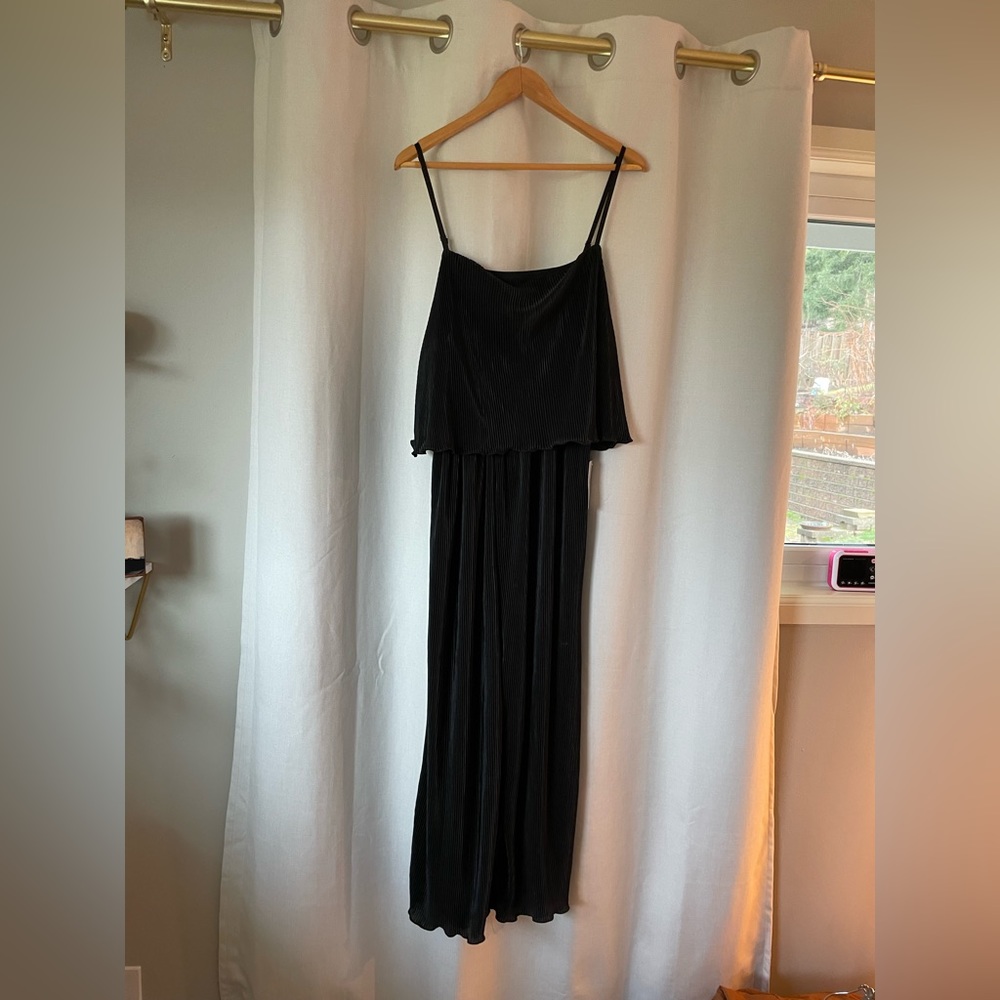 NWT Pleated Pantsuit, stretchy and shiny! - Picture 4 of 4